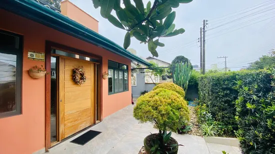 CASA EM BOMBINHAS MOBILIADA