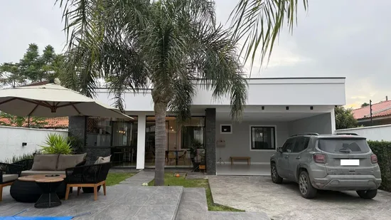 CASA ALTO PADRÃO COM PISCINA