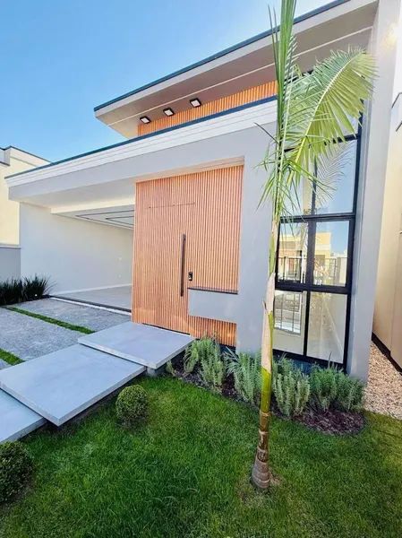 CASA COM PISCINA
