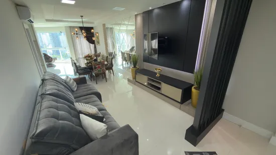 APARTAMENTO FINAMENTE MOBILIADO 03 SUÍTES