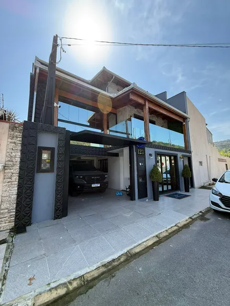 CASA NO CENTRO DE PORTO BELO