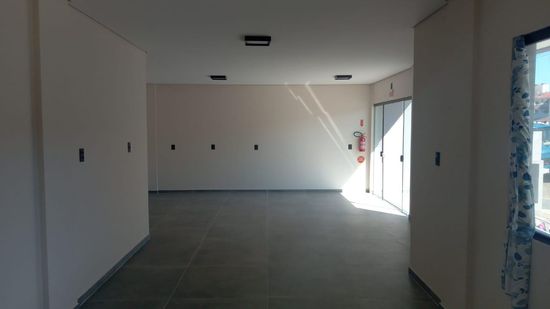 SALA COMERCIAL EM AV. PRINCIPAL NO TABULEIRO - CAMBORIÚ - SC