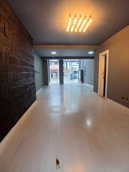 LOCAÇÃO DE SALA COMERCIAL EM ÁREA NOBRE NO CENTRO DE BALNEÁRIO CAMBORIÚ -SC