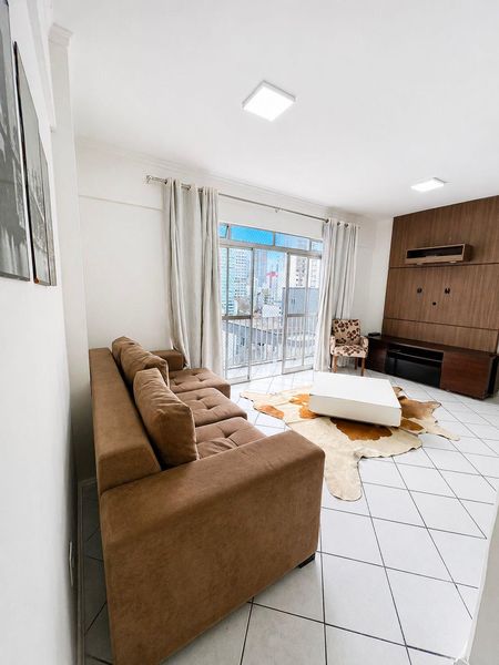 LOCAÇÃO APARTAMENTO 2 DORMITÓRIOS SENDO 1 SUÍTE NO CENTRO