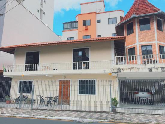 CASA PARA LOCAÇÃO RESINDECIAL OU COMERCIAL DE  2 DORM. - BALNEÁRIO CAMBORIÚ - SC