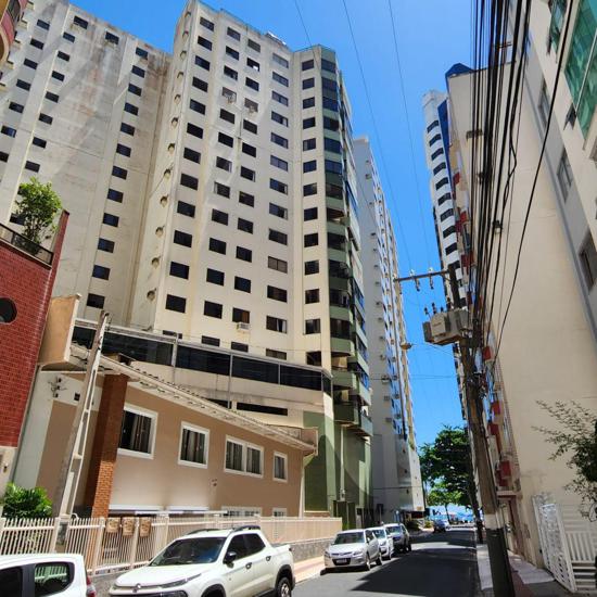 TEMPORADA- ÓTIMO APARTAMENTO QUADRA MAR EM BALNEÁRIO CAMBORIÚ