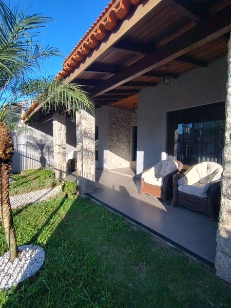 CASA COM PISCINA PARA TEMPORADA