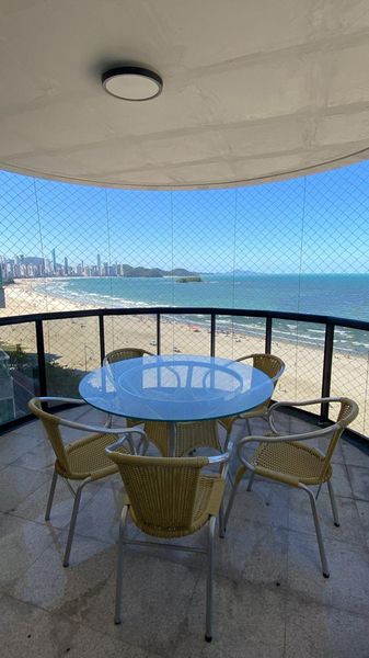 TEMPORADA- APARTAMENTO 4 DORMITÓRIOS NO CENTRO DE BALNEARIO CAMBORIU