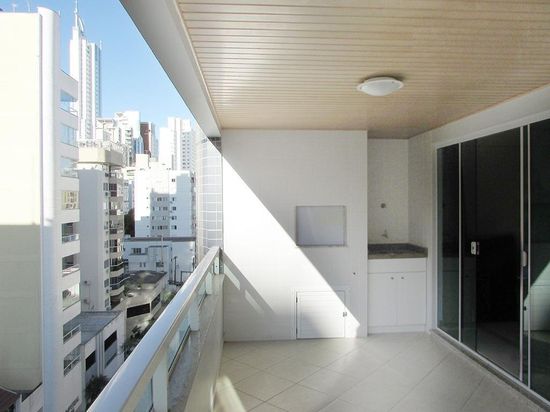 ÓTIMO APARTAMENTO COM 02 DORMITÓRIOS NO CENTRO DE BALNEARIO CAMBORIÚ