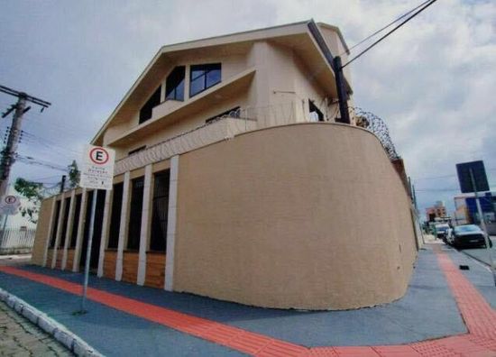 CASA 9 DORMITORIOS NO CENTRO DE BALNEARIO CAMBORIU