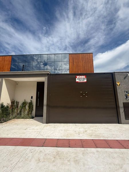 OPORTUNIDADE EXCLUSIVA-CASA ALTO PADRÃO EM BALNEÁRIO CAMBORIÚ - BAIRRO DA BARRA