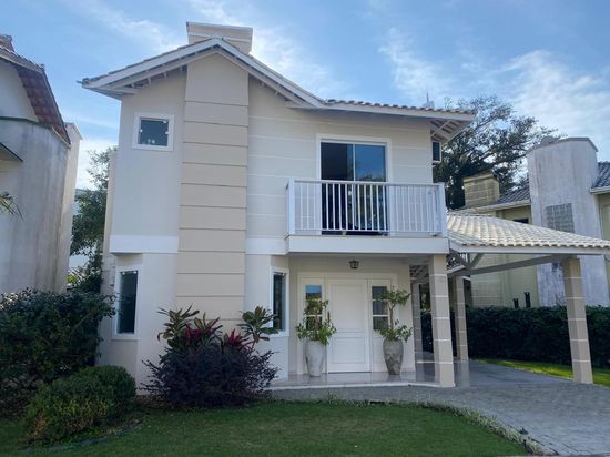 CASA EM CONDOMÍNIO FECHADO