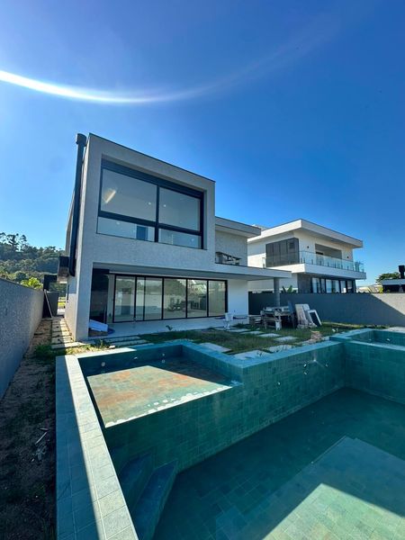 CASA DE ALTO PEDRÃO EM CONDOMINIO FECHADO COM 3 SUÍTES - CAMBORIÚ - SC
