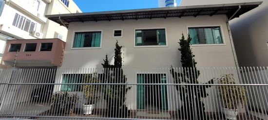 LINDA CASA SOBRADO MULTIRESIDENCIAL - CENTRO - BALNEÁRIO CAMBORIÚ - SC