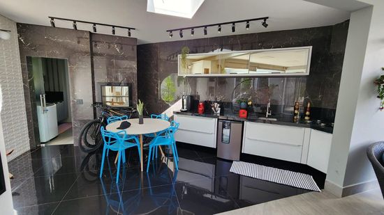 LINDÍSSIMA CASA EM COND. FECHADO COM 2 SUÍTES - BARRA - BALNEÁRIO CAMBORIÚ -SC