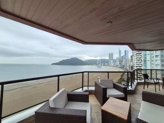 APARTAMENTO FRENTE MAR COM 4 SUITES SENDO UMA MASTER COM HIDRO NO CENTRO