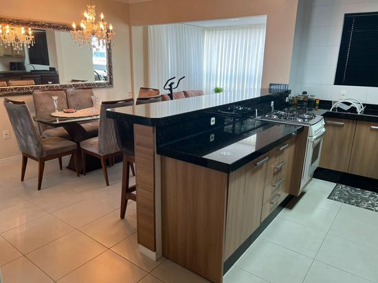 LINDO APARTAMENTO COM 2 SUÍTES NO CENTRO DE BALNEÁRIO CAMBORIÚ - SC