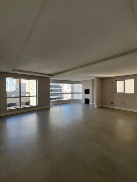 APARTAMENTO NA  AV. BRASIL COM 4 SUÍTES - CENTRO - BALNEÁRIO CAMBORIÚ - SC