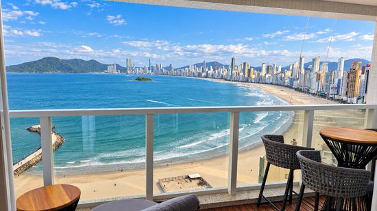 APARTAMENTO MOBILIADO EQUIPADO E DECORADO NO BAIRRO PIONEIROS