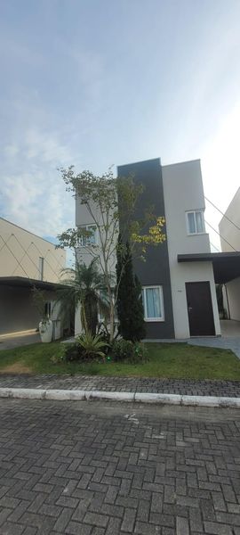 CASA 3 DORMITÓRIOS EM CONDOMÍNIO FECHADO - BALNEÁRIO CAMBORIÚ