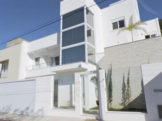 CASA 5 SUÍTES A VENDA NA PRAIA DOS AMORES EM BALNEÁRIO CAMBORIÚ