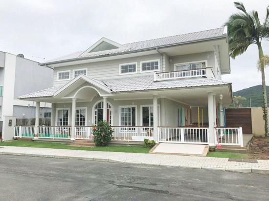 CASA COM 3 SUÍTES A VENDA EM BALNEÁRIO CAMBORIÚ