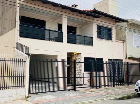 CASA 3 DORMITÓRIOS A VENDA EM BALNEÁRIO CAMBORIÚ - CENTRO