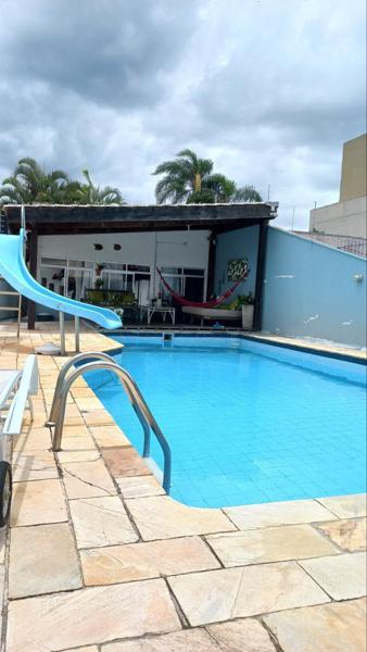 CASA COM 5 DORMITORIOS E PISCINA NO CENTRO EM BALNEÁRIO CAMBORIÚ