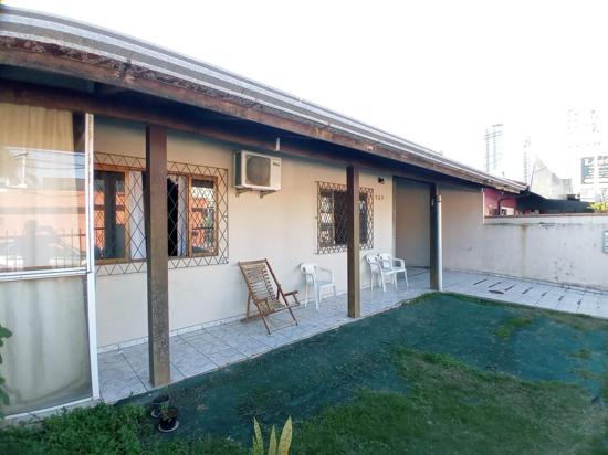 CASA COM 3 QUARTOS A VENDA NO CENTRO DE BC