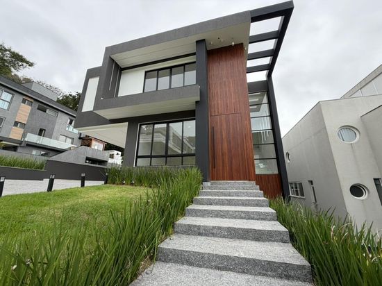 EXCELENTE OPORTUNIDADE CASA  EM CONDOMINIO FECHADO - BARRA - BALNEÁRIO CAMBORIÚ