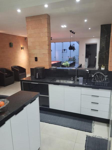CASA 3 DORMITÓRIOS NO BAIRRO AREIAS EM CAMBORIU