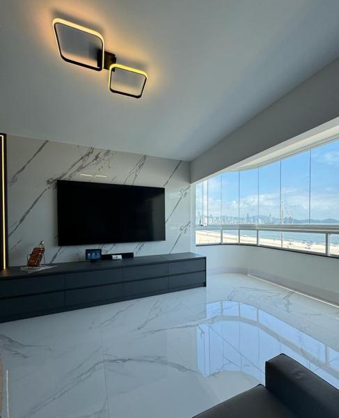 APARTAMENTO FRENTE MAR EM BALNEARIO CAMBORIU