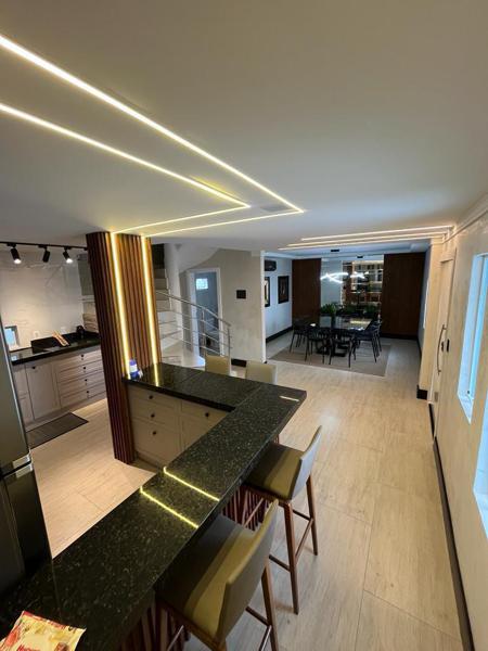 CASA COM PISCINA EM ITAPEMA