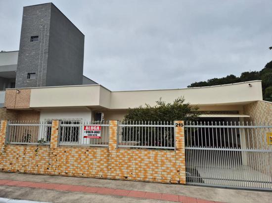 CASA 4 DORMITORIOS NO BAIRRO ARIRIBA