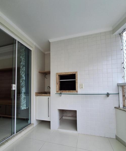 APARTAMENTO QUADRA MAR NO CENTRO DE BALNEARIO CAMBORIU