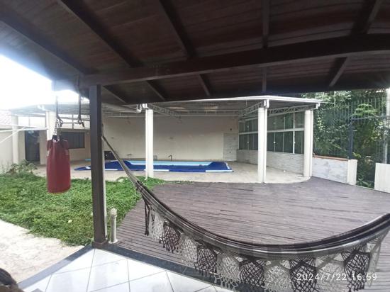 CASA COM PISCINA
