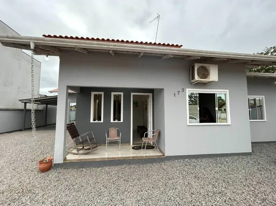 CASA COM 3 DORMITÓRIOS À VENDA - UNIVERSITÁRIO - TIJUCAS/SC