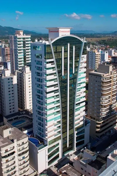 APTO A VENDA COM 5 SUÍTES NA MEIA PRAIA