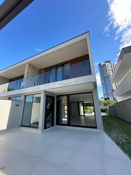CASA A VENDA  EM PORTO BELO COM 3 SUÍTES