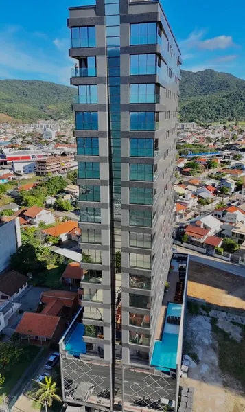 FRENTE MAR EM BALNEÁRIO PEREQUÊ COM 3 SUÍTES