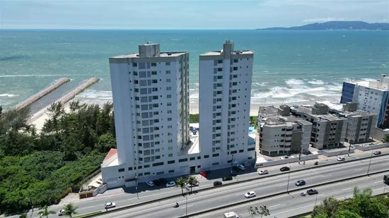 RARIDADE FRENTE MAR! SEMI-MOBILIADO DE 3 SUÍTES.