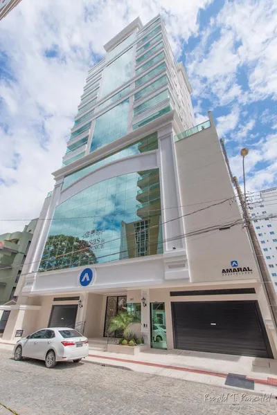 COBERTURA DUPLEX NA QUADRA MAR COM 4 SUÍTES