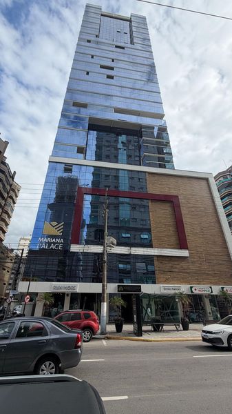 4 SUÍTES, PRONTO E COM VISTA MAR DA MEIA PRAIA!