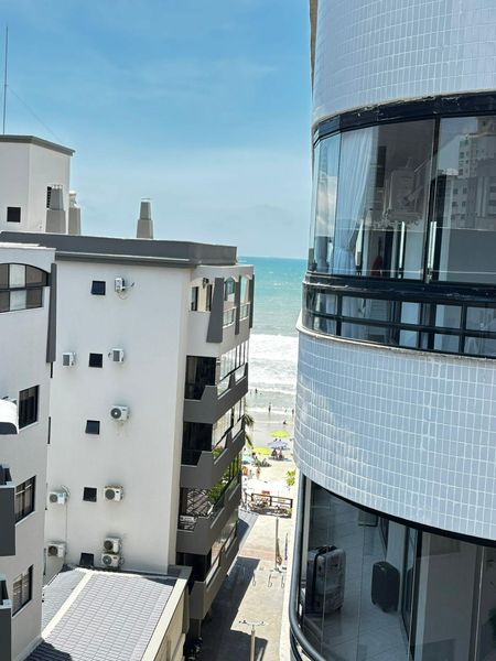 APARTAMENTO QUADRA MAR EM MEIA PRAIA