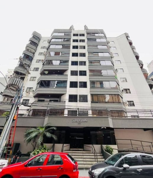 APARTAMENTO PRÓXIMO AO MAR EM MEIA PRAIA