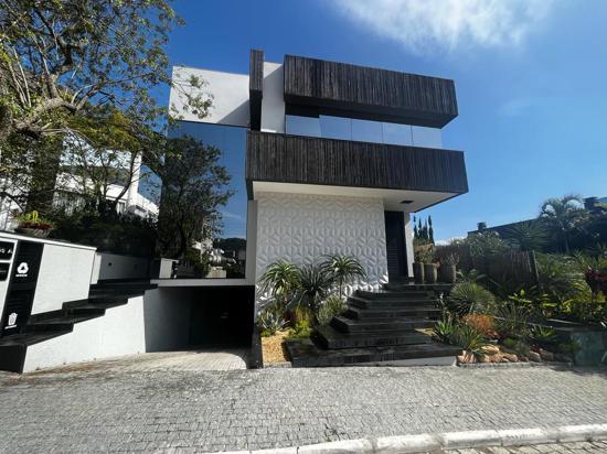 CASA EM BALNEÁRIO CAMBURIÚ