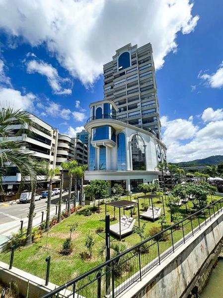 APARTAMENTO NO CENTRO DE ITAPEMA