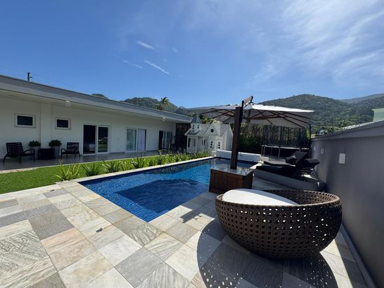 CASA EM CONDOMÍNIO FECHADO