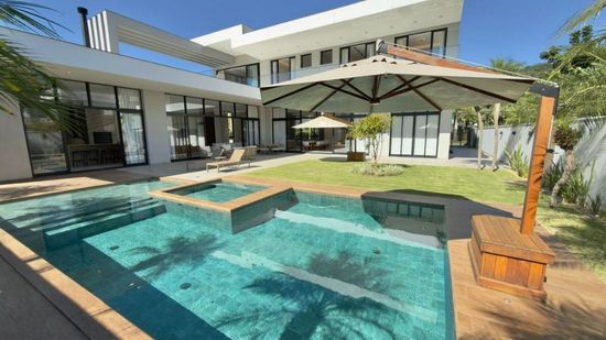 CASA EM CONDOMÍNIO FECHADO