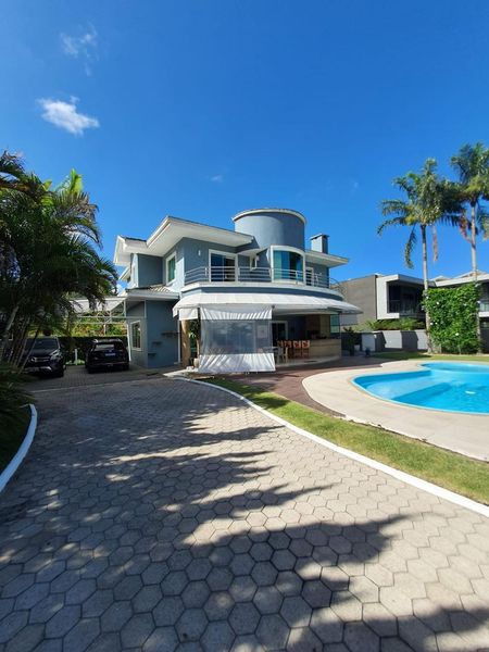 CASA EM CONDOMÍNIO FECHADO